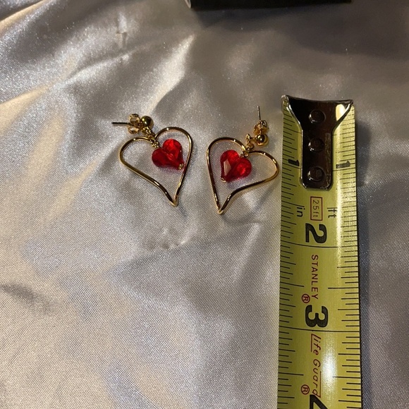 Avon (1994) Vintage Two of Hearts Earrings Goldtone/Red - Picture 2 of 5